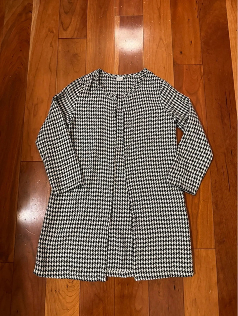 NWOT youth girls black and white houndstooth cardigan